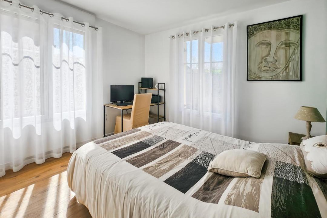 Photo of Bedroom in Magny-le-Hongre