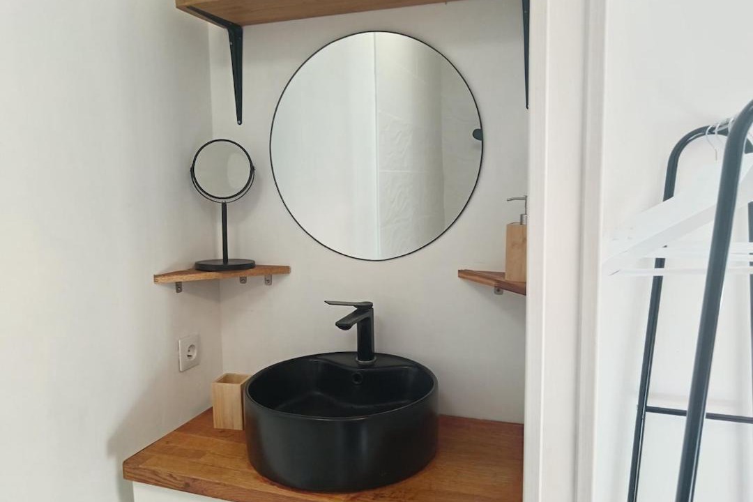 Photo of Bathroom in Anatole France Danton