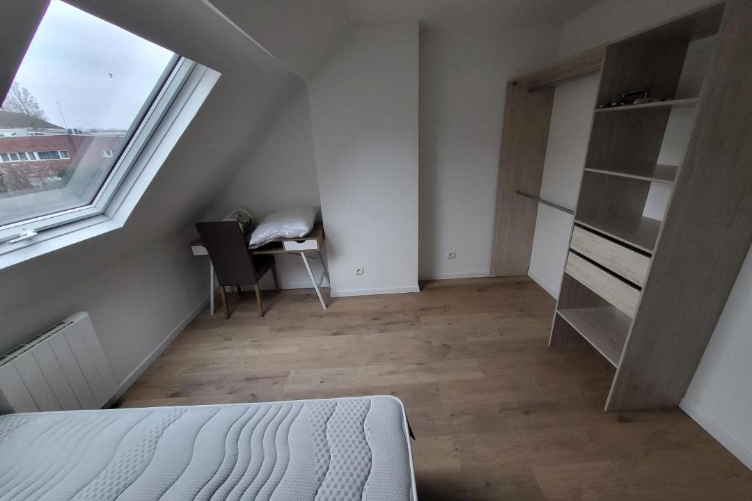 Photo of Bedroom in Lens
