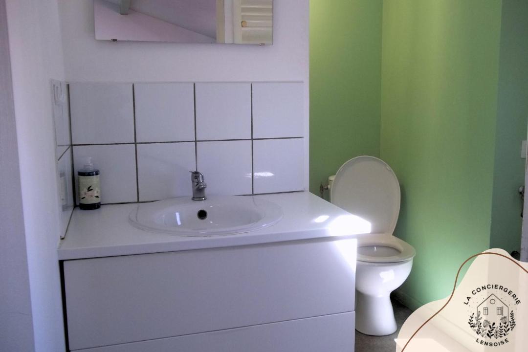 Photo of Bathroom in Lens