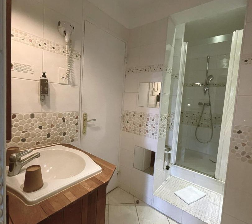 Photo of Bathroom in Lamorlaye