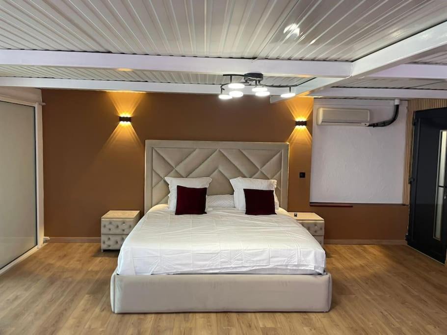 Photo of Bedroom in 10th Arrondissement Enclos-St-Laurent