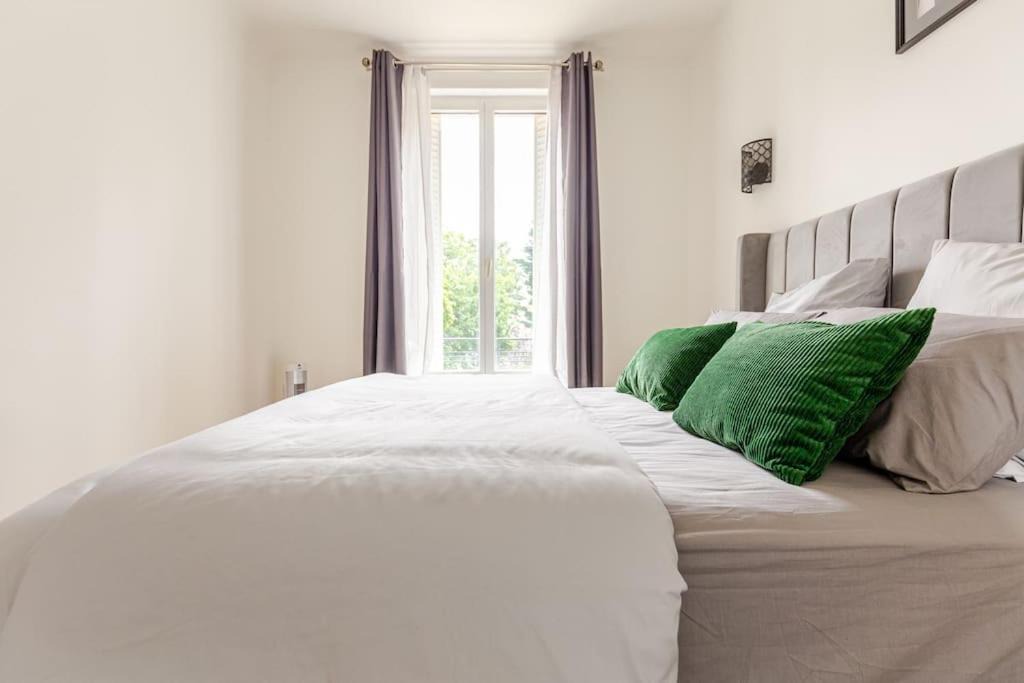 Photo of Bedroom in Le Bourget