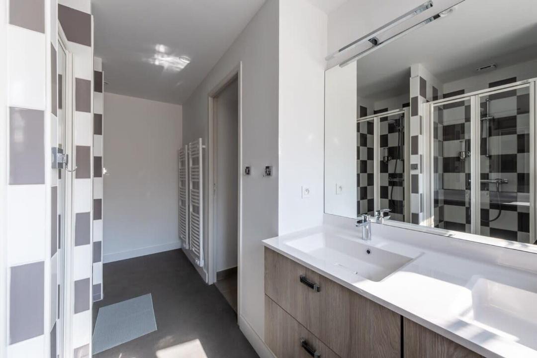 Photo of Bathroom in Jouy-sur-Morin