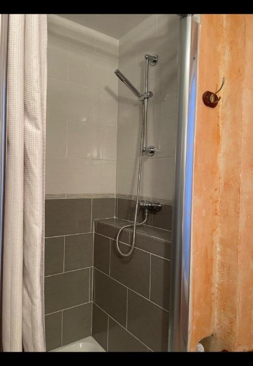 Photo of Bathroom in Chevreuse