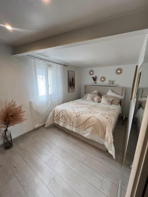 Photo of Bedroom in Longjumeau