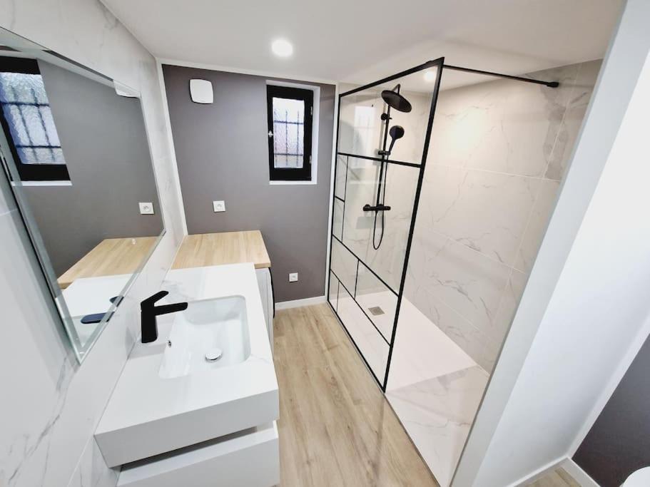 Photo of Bathroom in Maubeuge