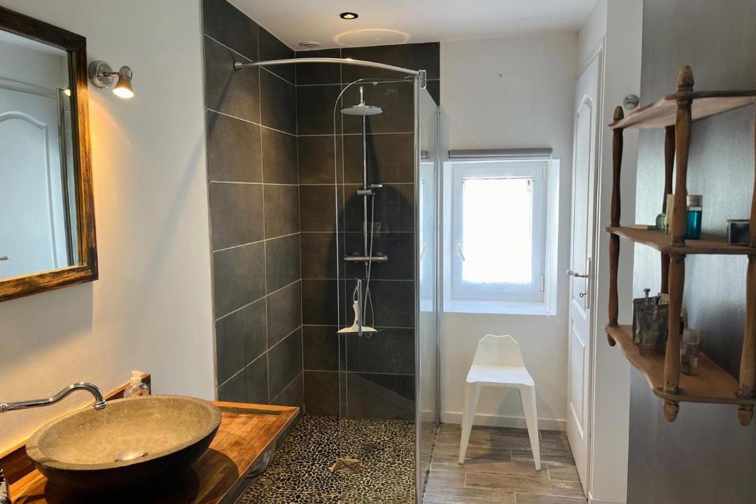 Photo of Bathroom in Saint-Martin-des-Champs