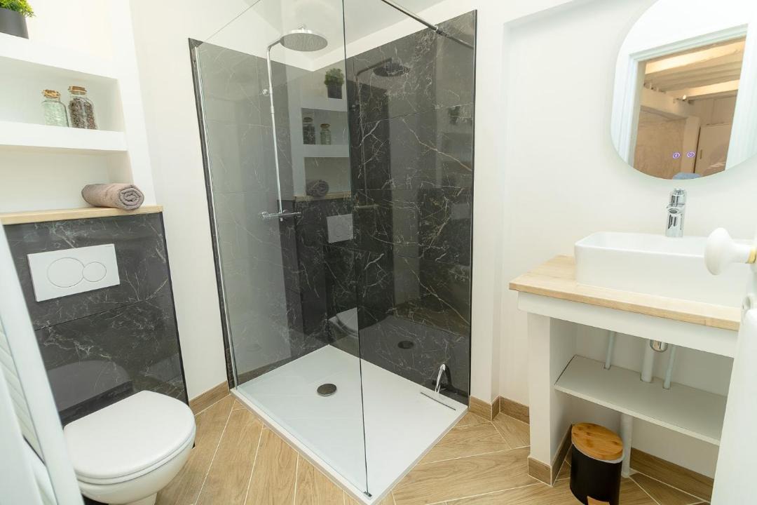Photo of Bathroom in Vetheuil