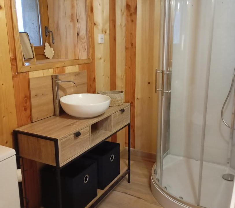 Photo of Bathroom in Plancher-Bas