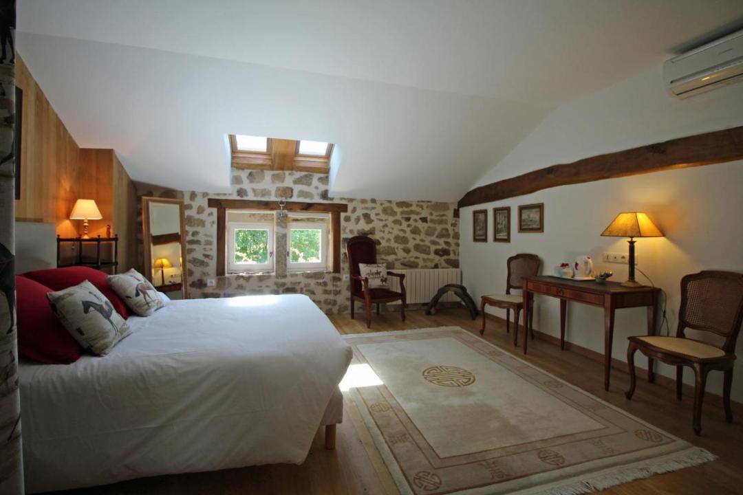 Photo of Bedroom in Saint-Jouvent