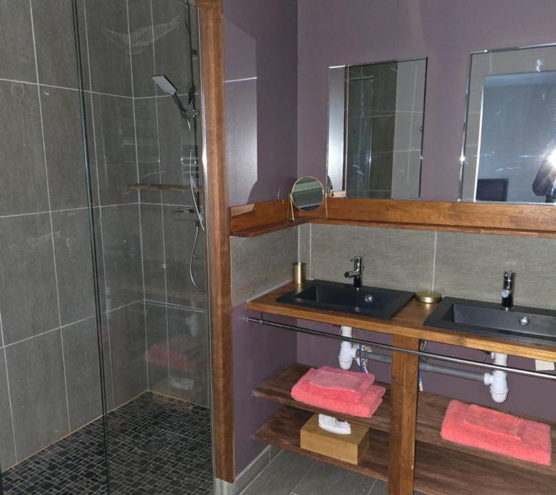 Photo of Bathroom in Escalles