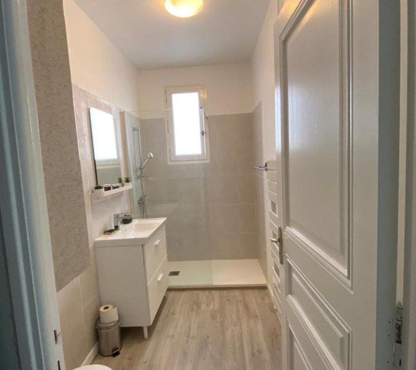 Photo of Bathroom in Plateau - Mont-Valerien