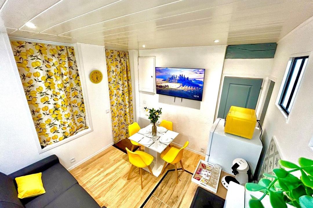 Photo of Livingroom in Villeneuve-sur-Yonne