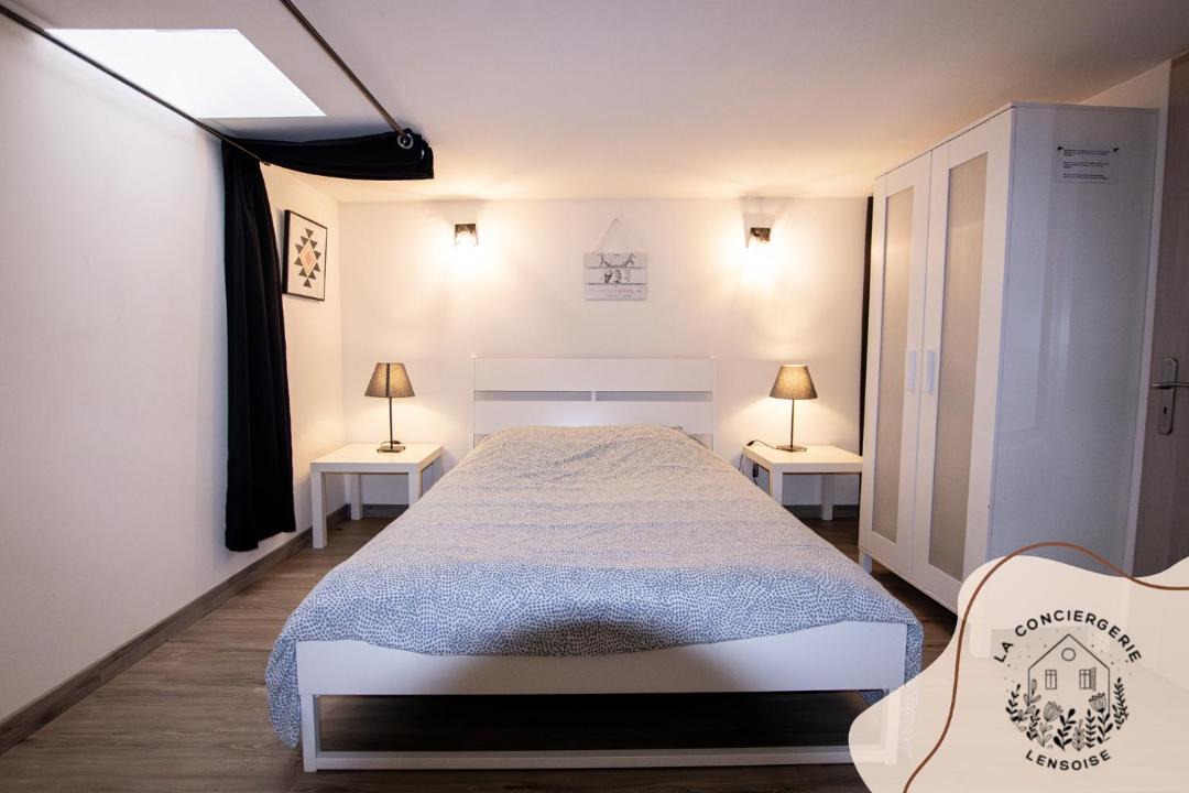 Photo of Bedroom in Lens