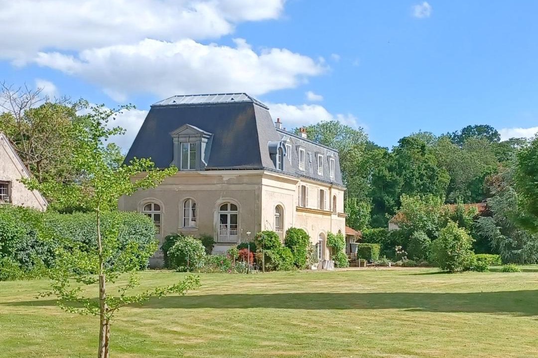 Photo of Others in Le Mesnil-Saint-Denis
