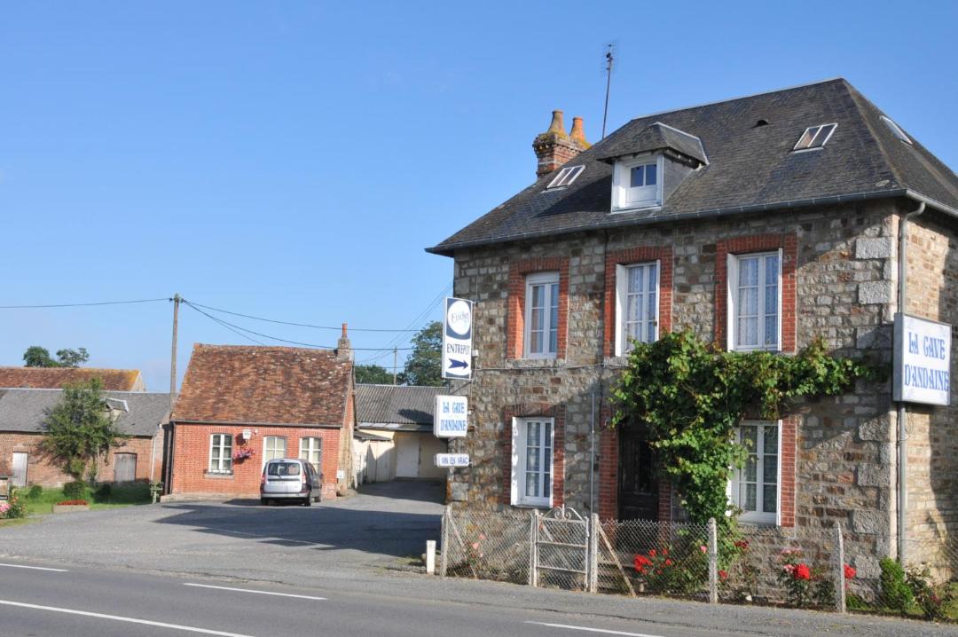 Photo of Buildings in Le Petit Bouillon Thebault