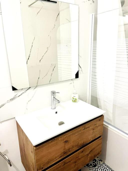 Photo of Bathroom in Criquebeuf-sur-Seine