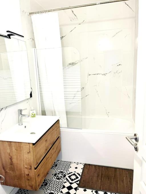 Photo of Bathroom in Criquebeuf-sur-Seine