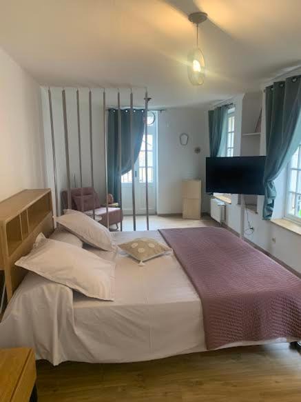 Photo of Bedroom in Louhans