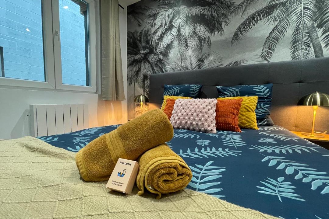 Photo of Bedroom in Lens