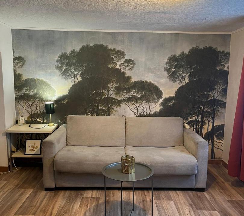Photo of Livingroom in Stains