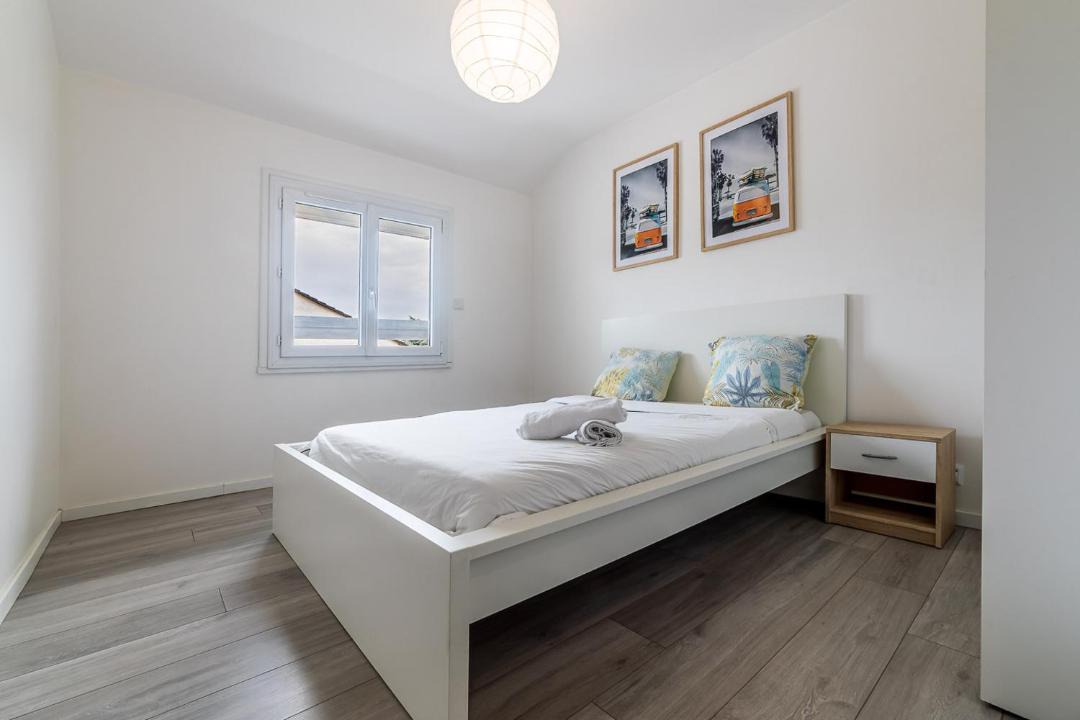Photo of Bedroom in Stains