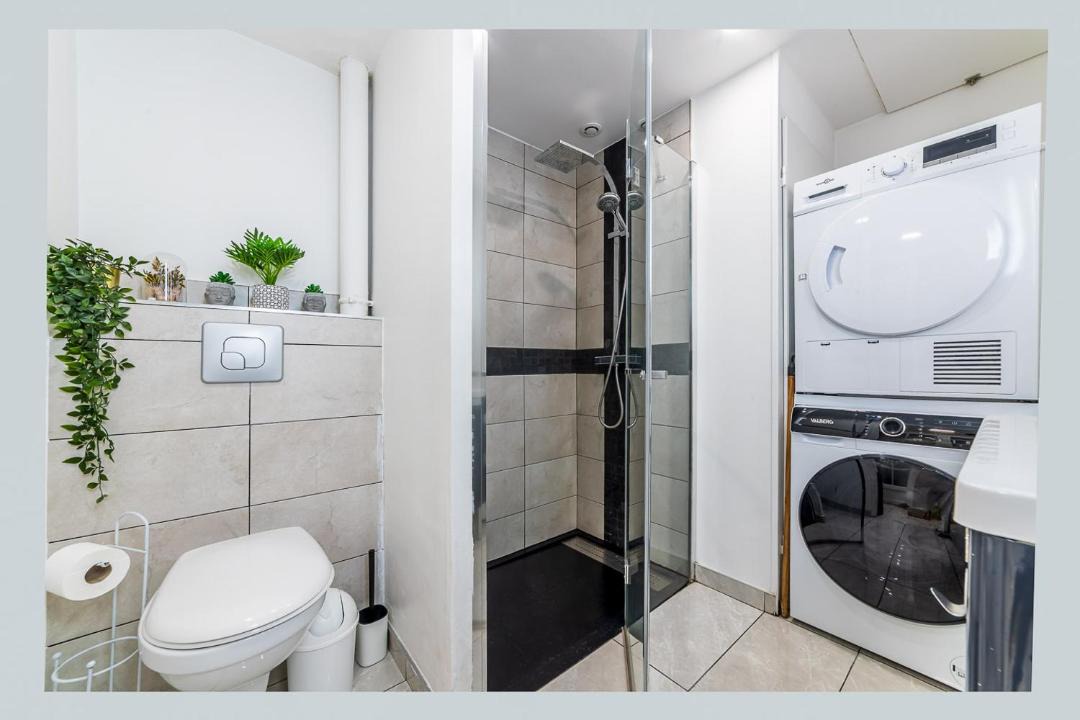 Photo of Bathroom in Stains