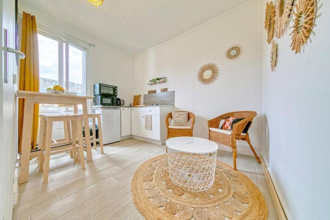 Photo of Livingroom in Sainte Marie - Saint Leon