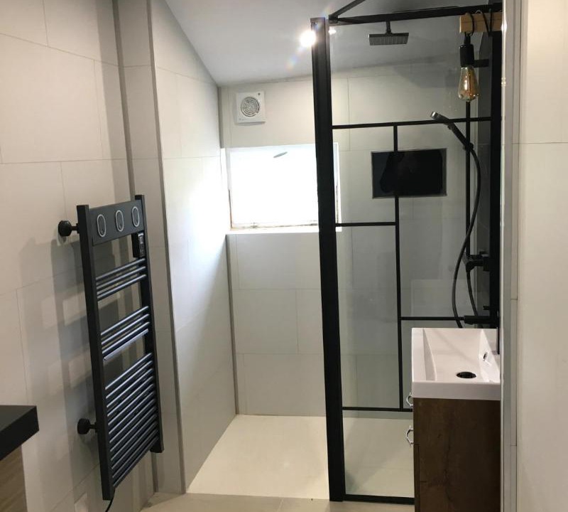 Photo of Bathroom in Warnecourt