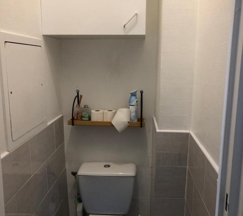 Photo of Bathroom in Stains