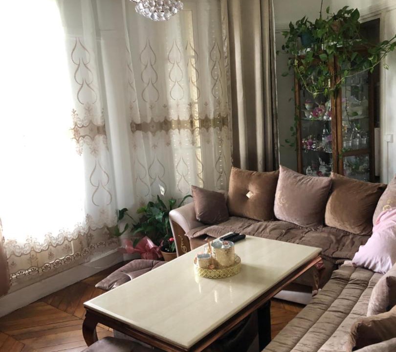 Photo of Livingroom in Stains