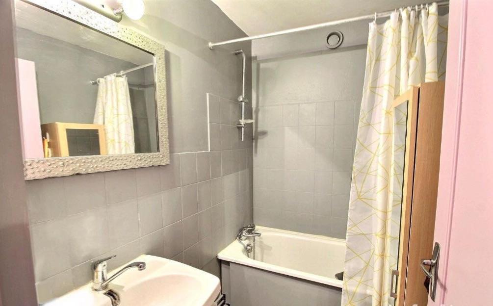 Photo of Bathroom in Villeneuve-la-Garenne
