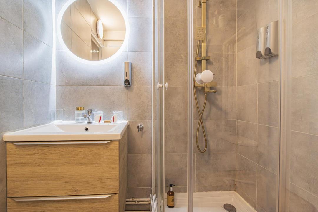 Photo of Bathroom in Courlancy