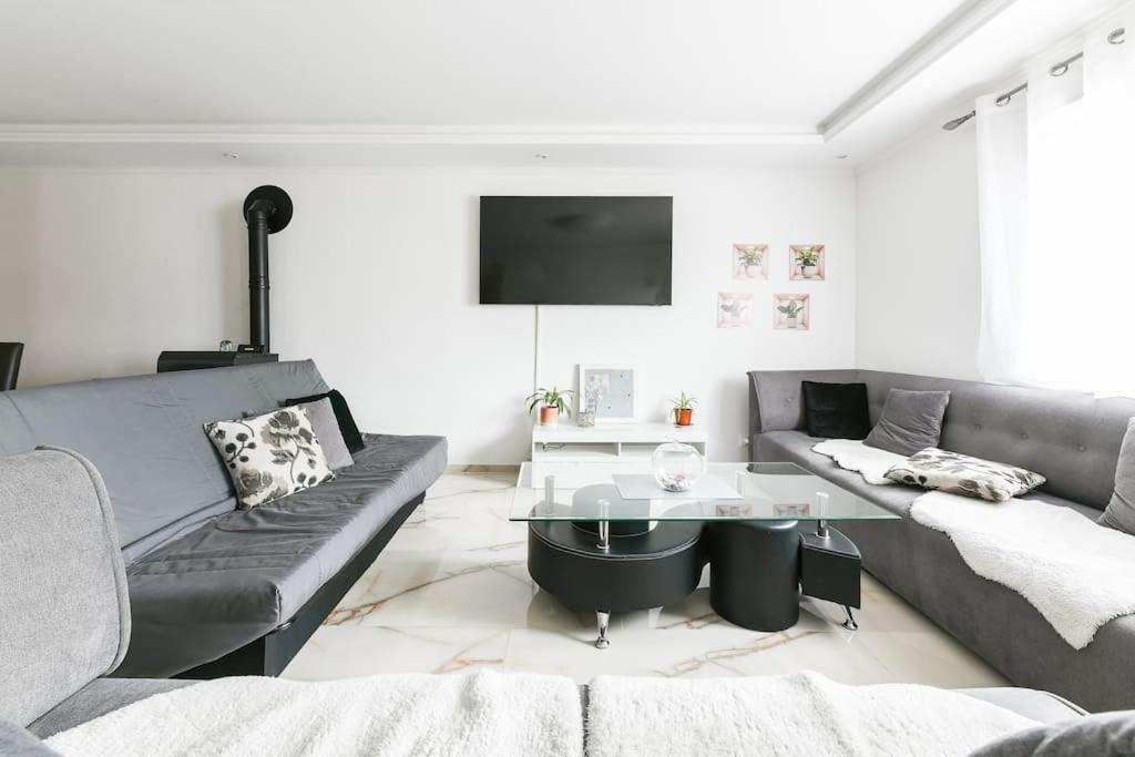 Photo of Livingroom in Les Mureaux