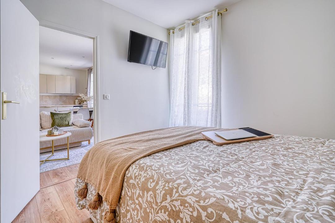 Photo of Bedroom in Brunoy