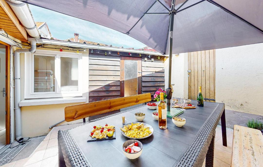 Photo of Patio Balcony in Neuville-sous-Montreuil