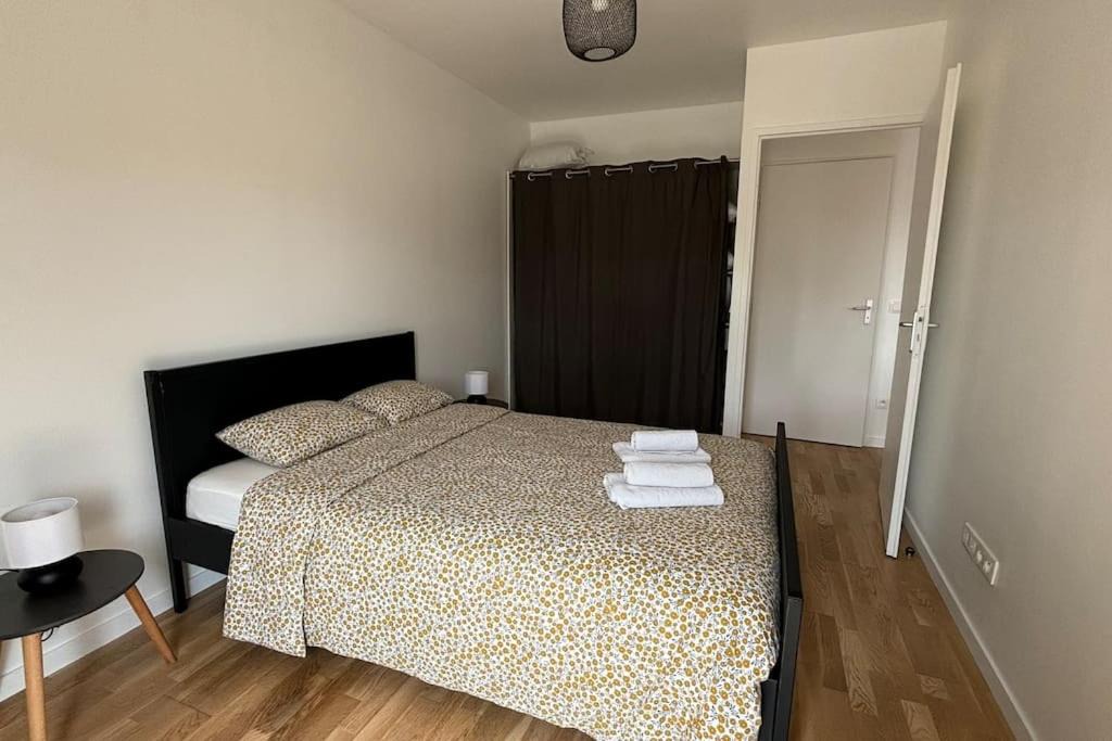 Photo of Bedroom in Rosny-sous-Bois