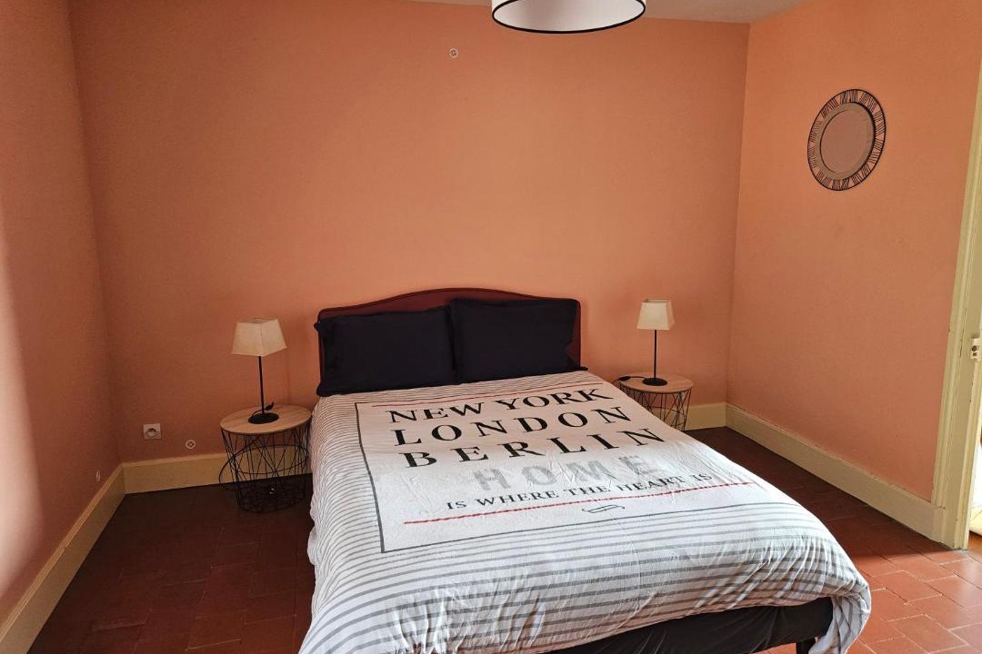 Photo of Bedroom in Maux