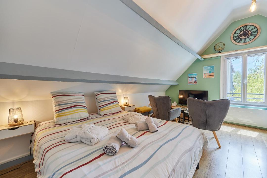 Photo of Bedroom in Ablon