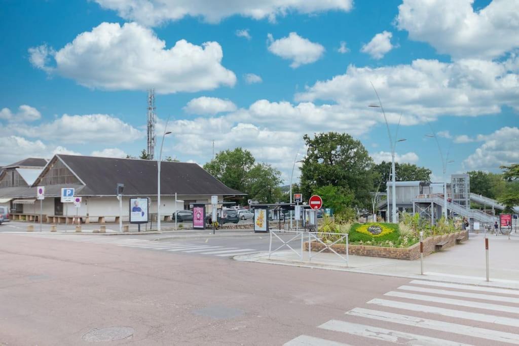 Photo of Others in Sainte-Genevieve-des-Bois