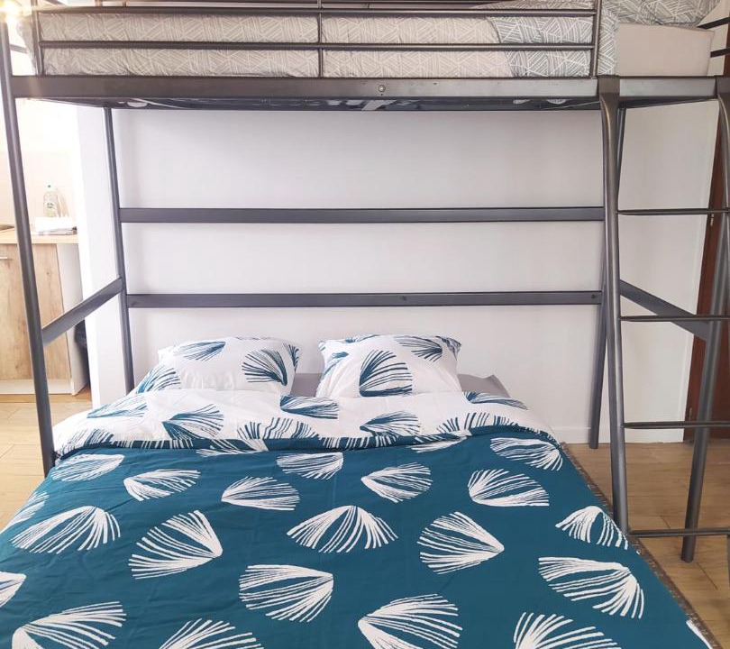 Photo of Bedroom in Stains