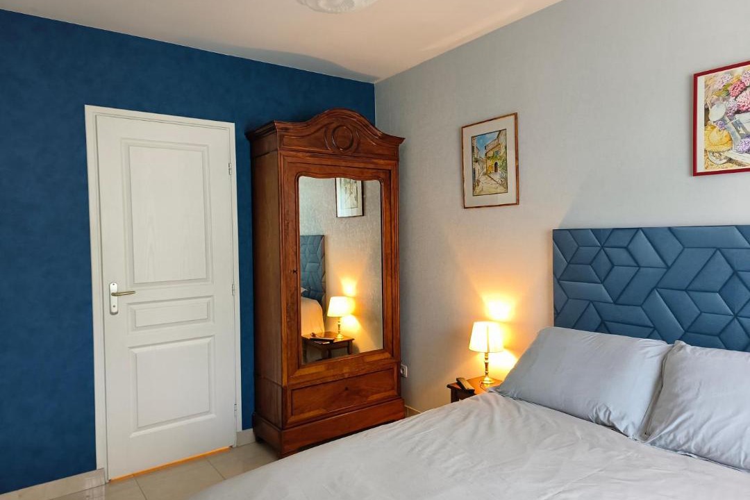 Photo of Bedroom in Verneuil-en-Halatte
