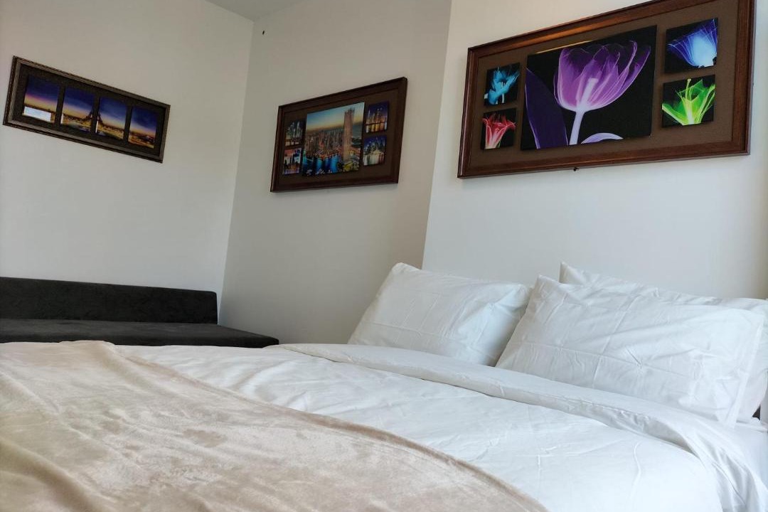 Photo of Bedroom in Stains