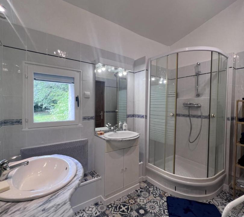 Photo of Bathroom in Emance