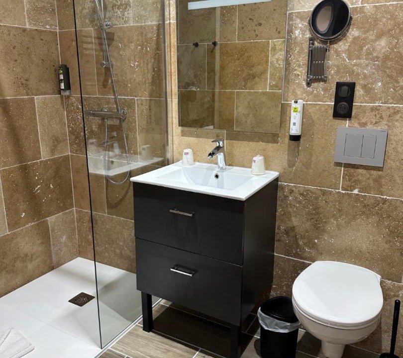 Photo of Bathroom in Chateau-Chinon