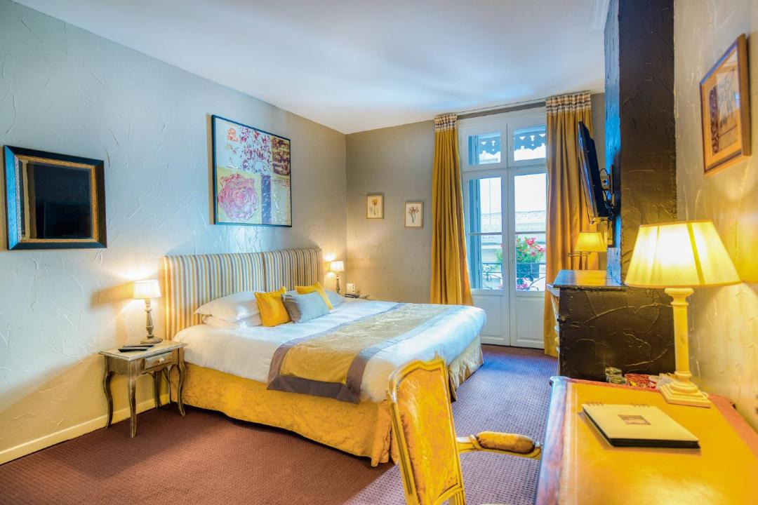 Photo of Bedroom in Comedie