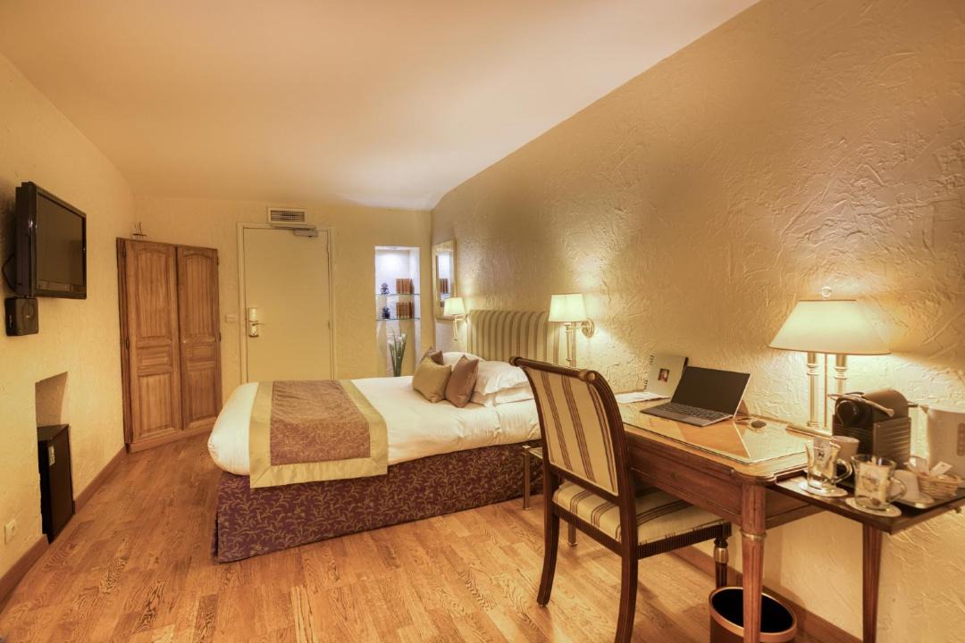 Photo of Bedroom in Comedie