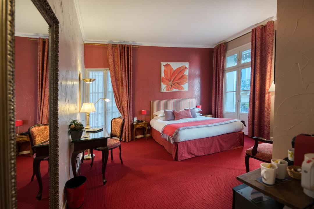 Photo of Bedroom in Comedie