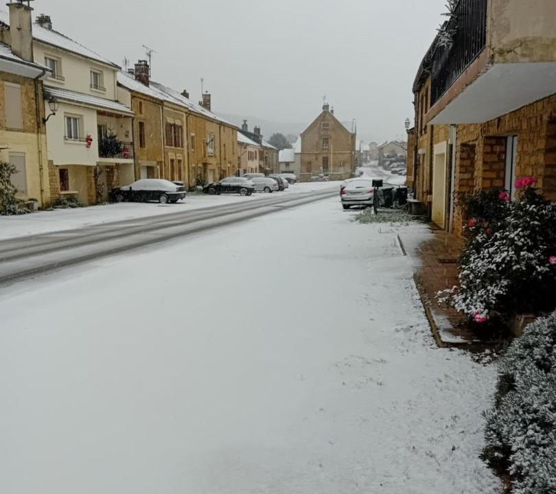 Photo of Buildings in Thelonne